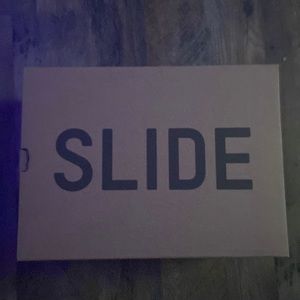 YEEZY SLIDE “FLAX”